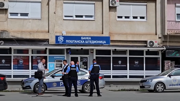 Pripadnici tzv. kosovske policije upali u ekspoziture Poštanske štedionice u Severnoj Mitrovici, Leposaviću i Zvečanu. - Sputnik Srbija