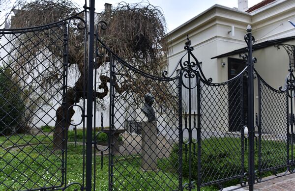 Miran kraj sa malim privatnim kućama i baštama – gradinama, srpskom naučniku je predstavljao oazu mira u koju se vraćao sa svojih putovanja. Nakon što je imenovan za profesora Univerziteta u Beogradu 1905. godine, Jovan Cvijić je kupio zemljište i izgradio kuću na Kopitarevoj gradini u Beogradu - Sputnik Srbija