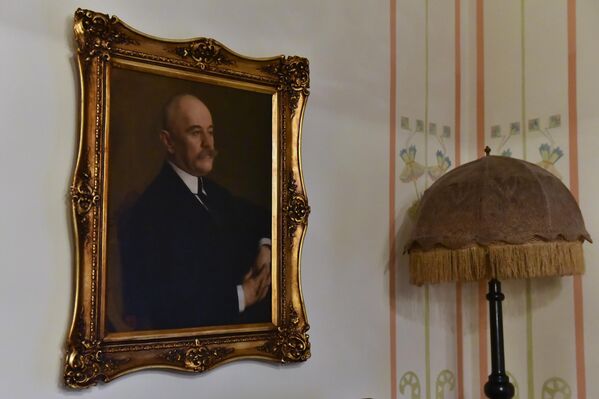 Jovan Cvijić umro je u 61. godini, 16. januara 1927, godine. Sahranjen je na Novom groblju u Beogradu. Na centralnom mestu u Akademskom parku, na beogradskom Studentskom trgu od 1994. stoji njegov spomenik, dok su u rodnoj Loznici podignuta dva - Sputnik Srbija