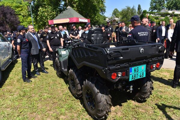 Присуствовао је и потпредседник Владе Србије и министар унутрашњих послова Ивица Дачић који је рекао да Србија мора да има јак систем заштите и спасавања, посебно у условима убрзаних климатских промена - Sputnik Србија