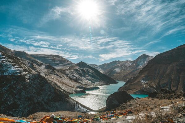 Sunce obasjava planinsko jezer. - Sputnik Srbija