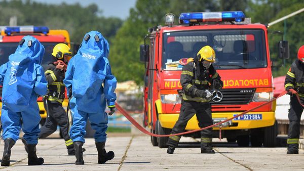 Гори ниско растиње на периферији Крушевца, ватрогасне екипе на терену
