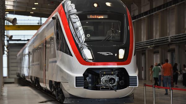 Elektromotorni kineski brzi voz - Soko može razviti brzinu do 200 kilometara na sat - Sputnik Srbija