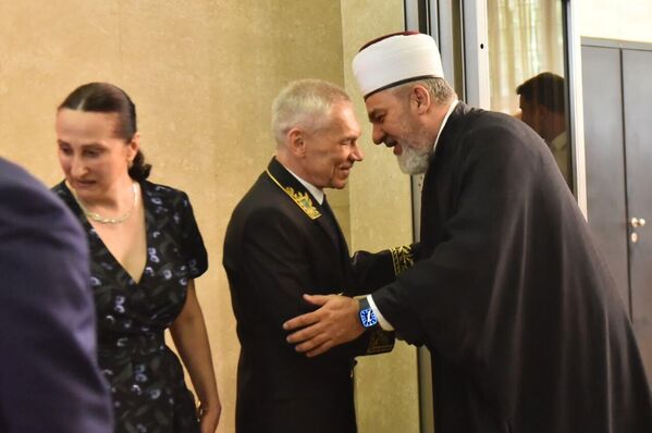 Muftija Mustafa Jusufspahić sa ambasadorom RF u Beogradu povodom obeležavanja Dana Rusije. - Sputnik Srbija