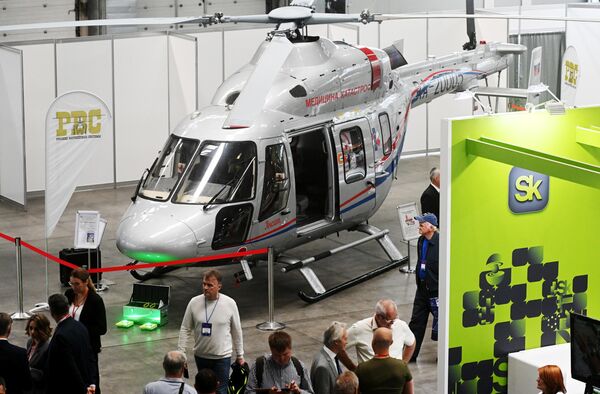 Хеликоптер „Ансат“ је руски лаки вишенаменски хеликоптер који је развио конструкторски биро Казањске хеликоптерске фабрике (КВЗ), представљен на XVII међународној изложби хеликоптерске индустрије ХелиРусија у Међународном изложбеном центру Крокус Експо. - Sputnik Србија
