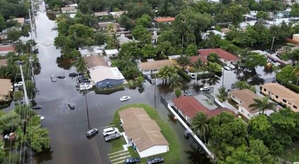 Неким областима, укључујући делове округа Бровард и Мајами-Дејд, прете поплаве опасне по живот, саопштила је Национална метеоролошка служба, преноси Ројтерс. - Sputnik Србија