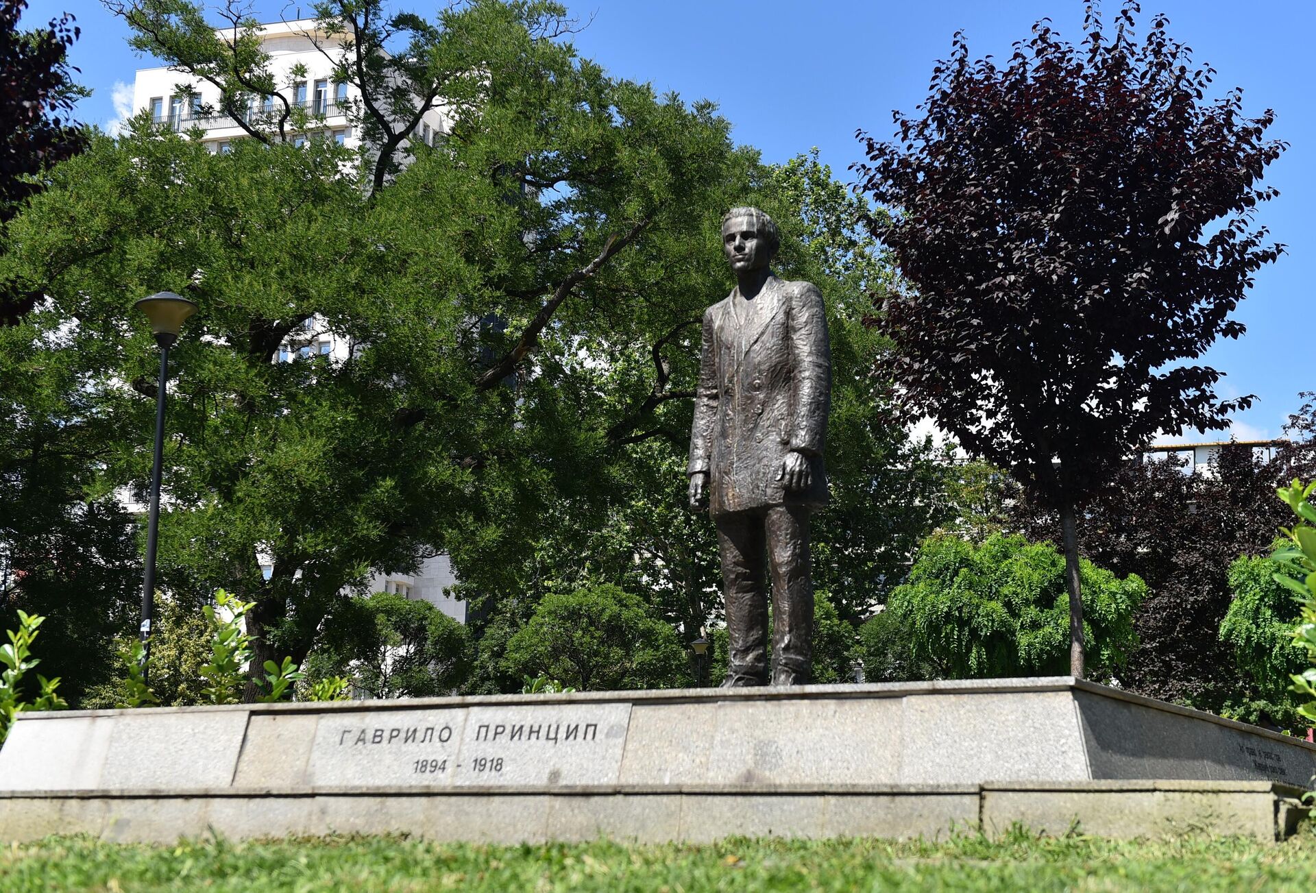 Spomenik Gavrilu Principu u Beogradu otkrili su 2015. godine predsednik Republike Srbije Tomislav Nikolić i predsednik Republike Srpske Milorad Dodik, kao poklon Srpske Srbiji - Sputnik Srbija, 1920, 27.06.2024