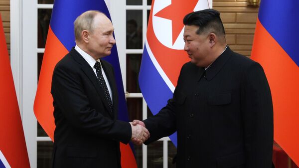 Putin i Kim Džong Un u Pjongjangu - Sputnik Srbija