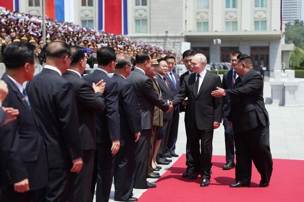 Putin je u oči odlaska u Pjongjang odobrio nacrt Sporazuma o sveobuhvatnom strateškom partnerstvu sa Severnom Korejom koji je potpisan na sastanku sa liderom republike Kim Džong Unom. - Sputnik Srbija
