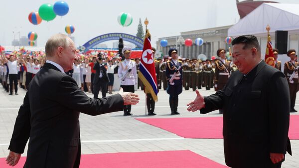 Vladimir Putin i Kim Džong Un - Sputnik Srbija
