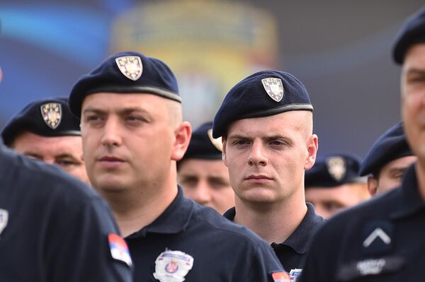 Више од 300 српских полицајаца изгубило је животе у борби и против албанских терориста и НАТО-а током сукоба на Косову и Метохији - Sputnik Србија