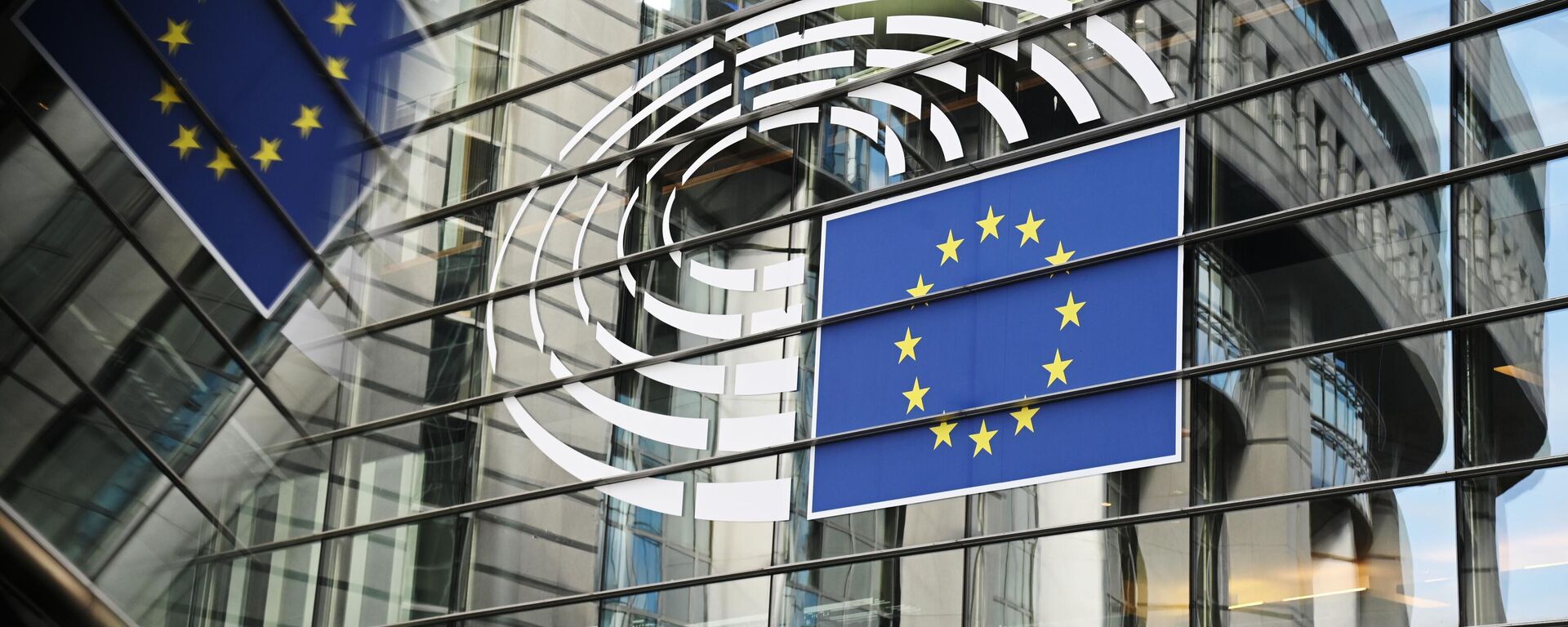 Logo Evropske unije na sedištu Evropskog parlamenta u Briselu Logo Evropske unije na sedištu Evropskog parlamenta u Briselu - Sputnik Srbija, 1920, 07.12.2025