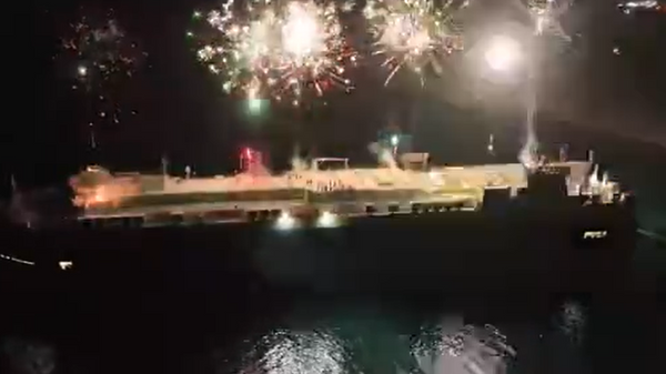 Ватромет на броду који су Хути освојили - Sputnik Србија