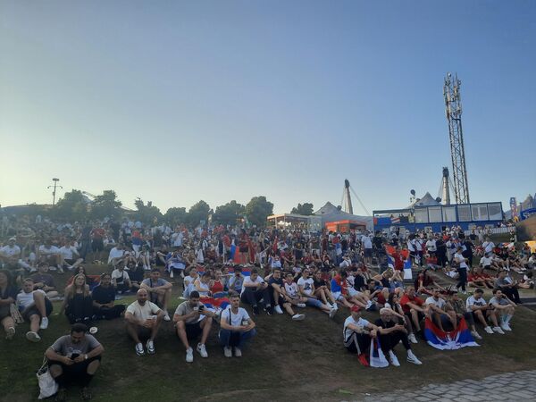 Srpski navijači ispred Olimpijskog stadiona - Sputnik Srbija