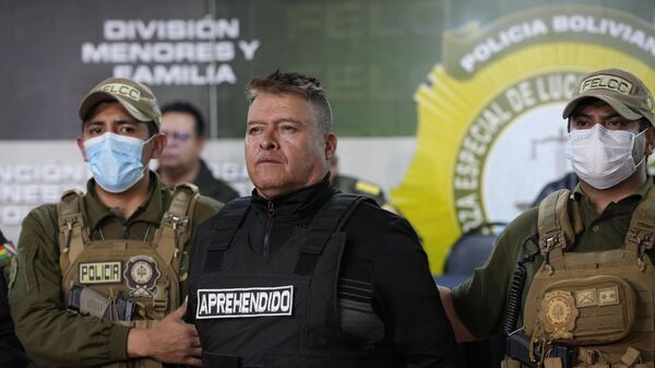 Bolivian police hold the detained Juan José Zuñiga, former general commander of the Army, in La Paz, Bolivia, Wednesday, June 26, 2024 - Sputnik Србија