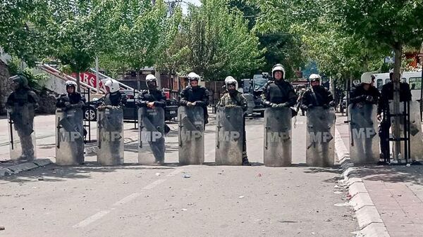 Kfor ispred opštine Zvečan - Sputnik Srbija