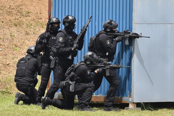 Специјална антитерористичка јединица (скраћено САЈ) је специјална полицијска јединица и спада међу најелитније организационе јединице Министарства унутрашњих послова Републике Србије. - Sputnik Србија
