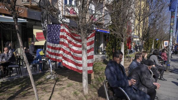 Američka zastava u Prištini, arhivska fotografija. - Sputnik Srbija