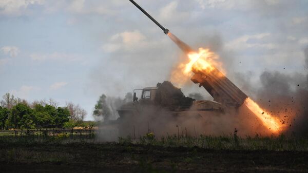 Паљба из ракетног система торнадо Г у зони специјалне војне операције - Sputnik Србија