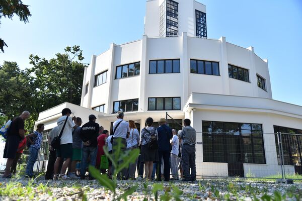 Memorijalni centar Staro sajmište“ organizovao je prvo javno vođenje u prostoru prvobitnog beogradskog sajma, a potom nacističkog koncentracionog logora, nazvano (Staro) sajmište: Nekad/Sad - Sputnik Srbija