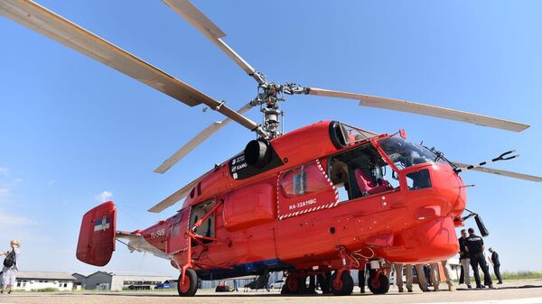 Припадници Хеликоптерске јединице и Сектора за ванредне ситуације МУП противпожарним хеликоптером Камов Ка-32 одлетели су у Северну Македонију где ће помагати у гашењу шумског пожара - Sputnik Србија