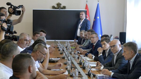 Predsednik Vlade Srbije Miloš Vučević sastao se sa predstavnicima sedam poljoprivrednih udruženja - Sputnik Srbija