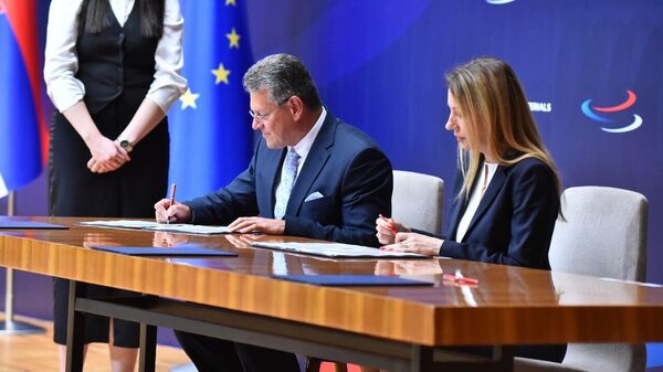 Potpisivanje memoranduma EU i Srbije o strateškom partnerstvu o održivim sirovinama - Sputnik Srbija