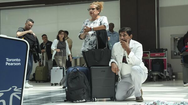 putnici na aerodromu zatečeni padom sistema koji je zaustavio vazdušni saobraćaj - Sputnik Srbija