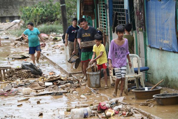 Na Filipinima se godišnje dogodi oko 20 tropskih oluja, koje izazovu poplave i klizišta. - Sputnik Srbija