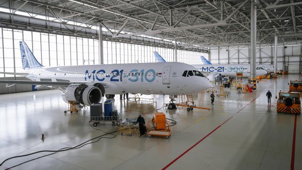 Први серијски авион МС-21-310 у којем је сваки део руски спрема се за први лет
