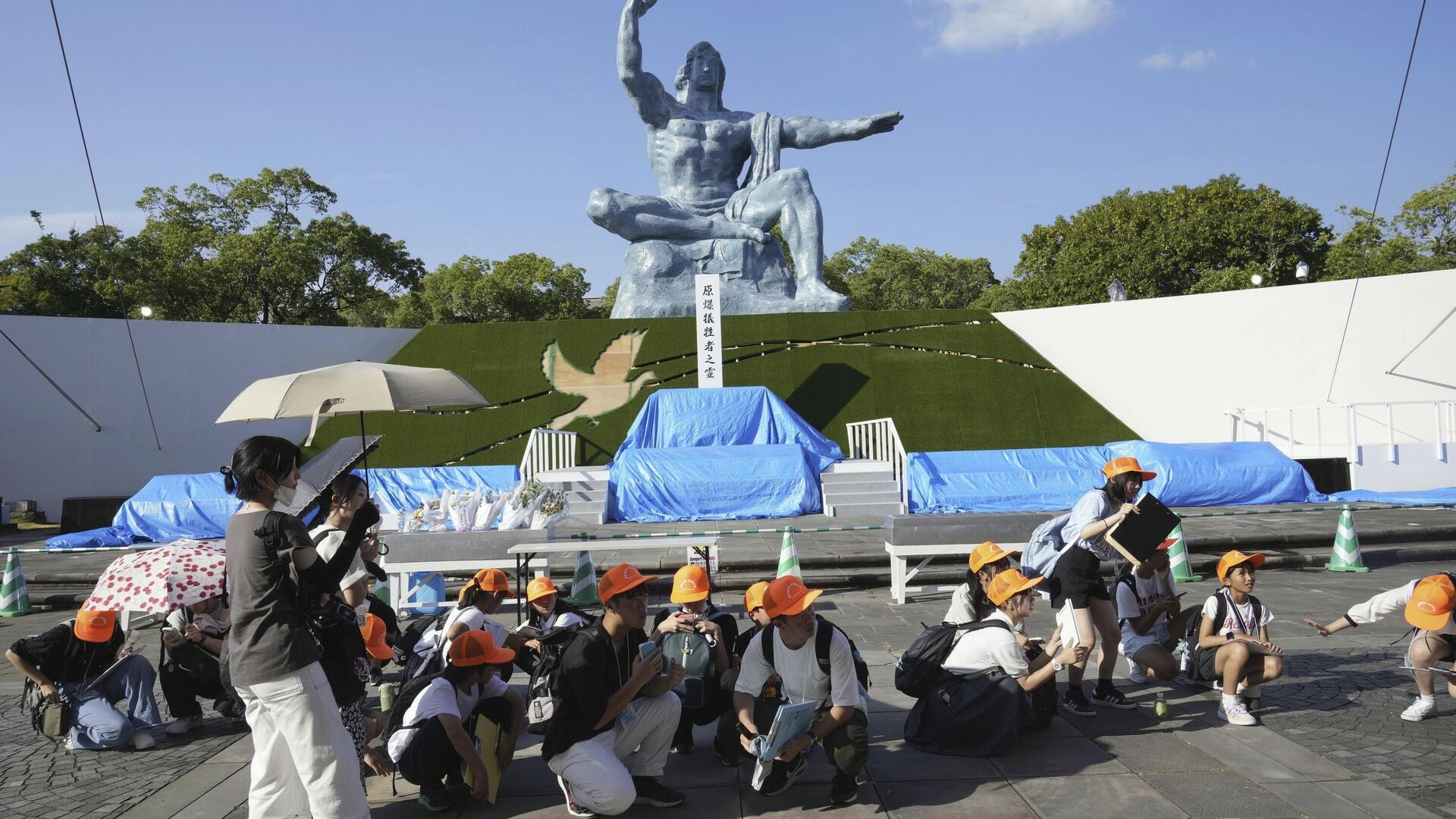 Japanci tokom prijema upozorenja na zemljotres. - Sputnik Srbija, 1920, 08.08.2024