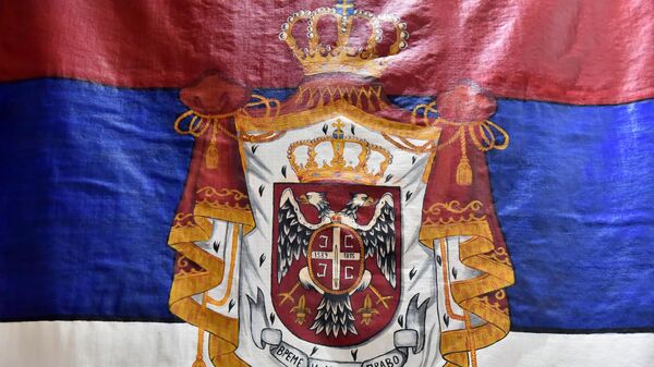 После смрти Михаила Обреновића на власт у Србији доведен  је Милан Обреновић, унук Милошевог брата Јеврема и Томаније. Пошто је био малолетан, уместо њега управљало је трочлано намесништво. (Стандарта краља Србије Милана Обреновића) - Sputnik Србија