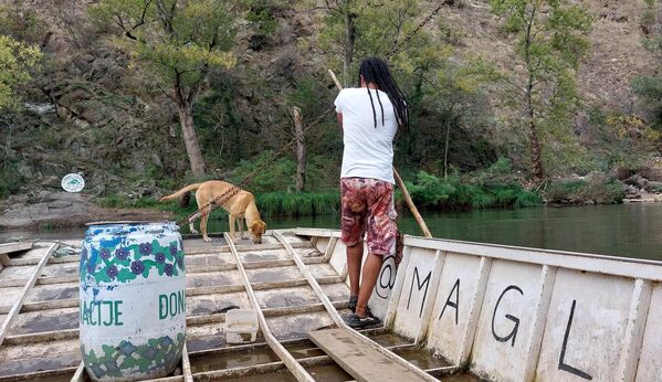 Након што је пешачки мост преко Ибра срушен 2019. године, приступ тврђави је омогућен путем скеле којом управљају волонтери. За оне храбрије( и физички спремније) ту су и планинске стазе које повезују Маглич са околним врховима - Sputnik Србија