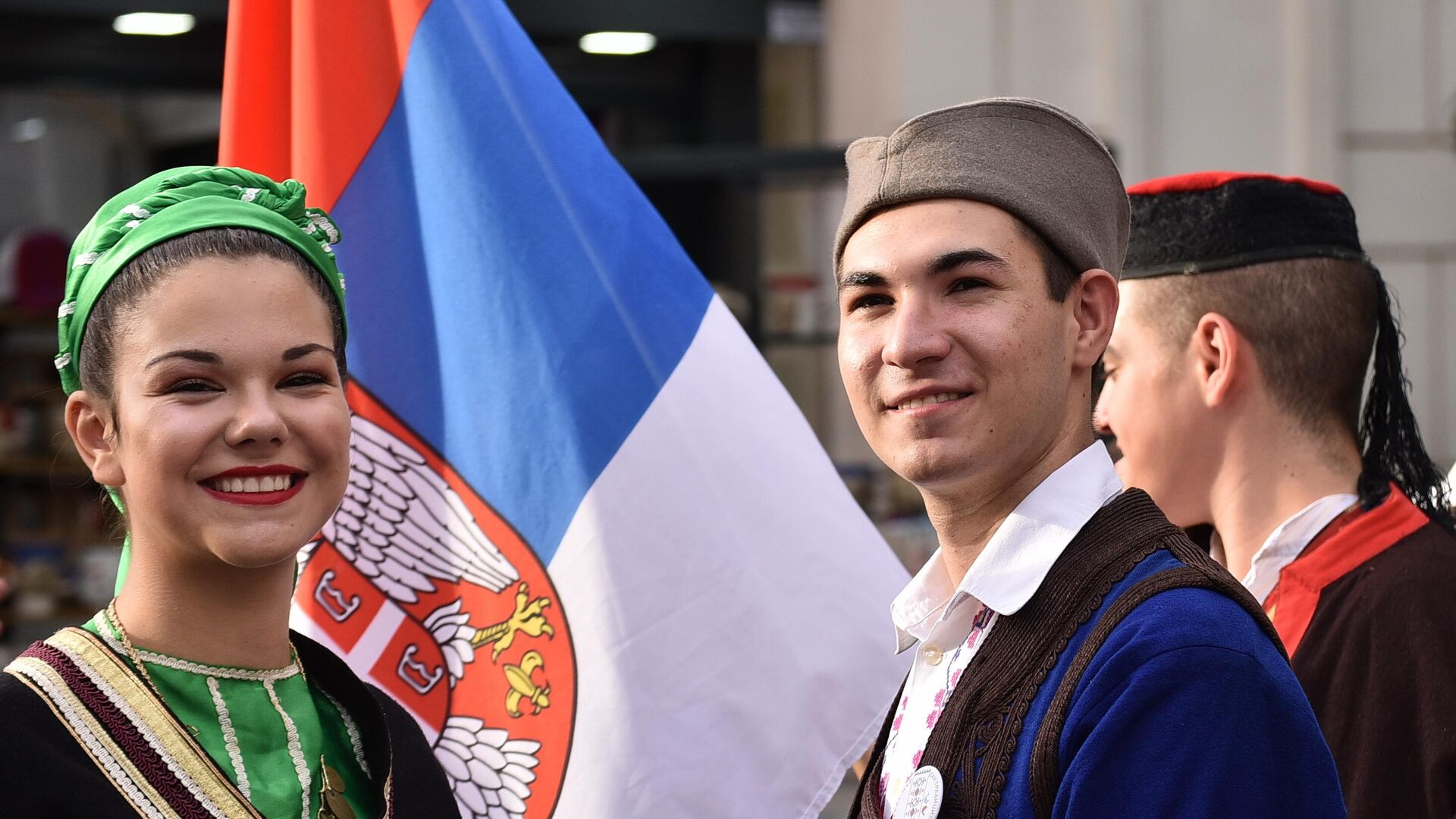 Млади у народној ношњи Млади у народној ношњи - Sputnik Србија, 1920, 17.02.2025