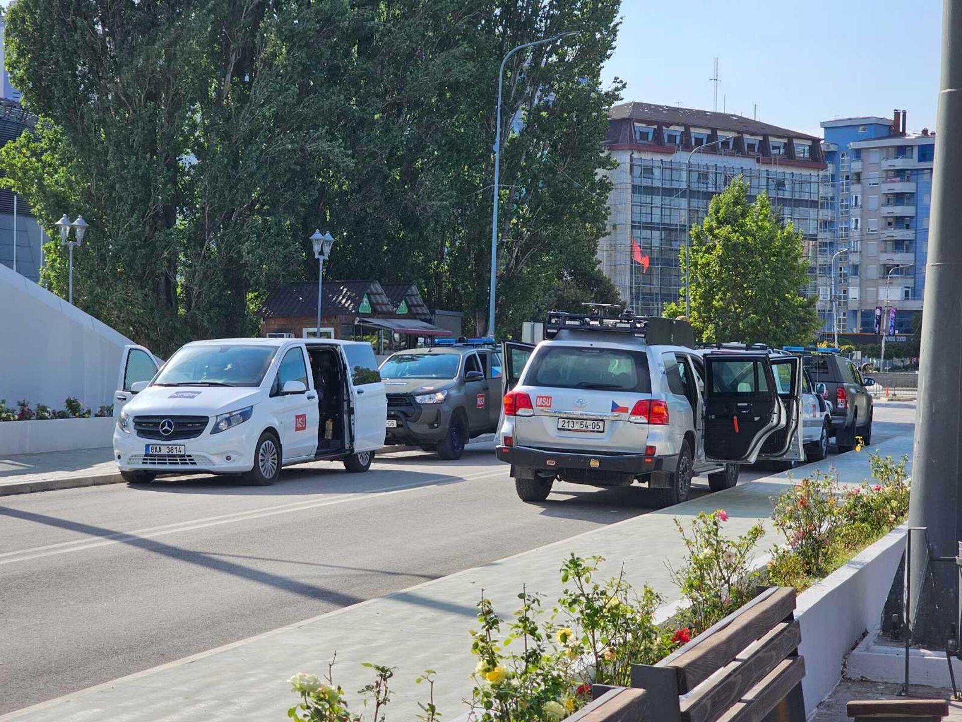 Pripadnici Kfora na glavnom mostu na Ibru - Severna Mitrovica - Sputnik Srbija, 1920, 01.09.2024