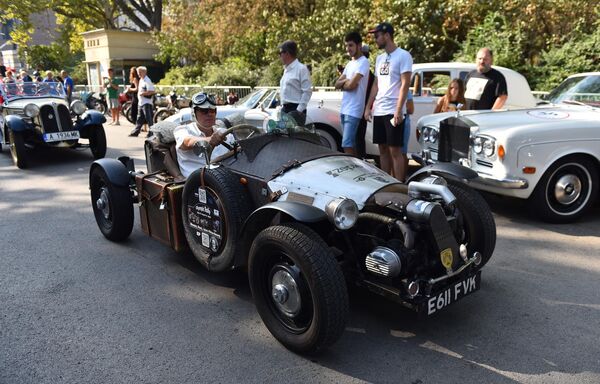 Tog 3. Septembra 1939. godine, bilo je održano devet trka, od motociklističkih, do onih u kojima su se takmičili automobili različitih kategorija. Centralnu trku odvozili su timovi „mercedesa“, koji su činili Manfred fon Braunhič i Herman Lang, dok su Autounion predvodili Herman Mier i Tacio Nuvolari - Sputnik Srbija