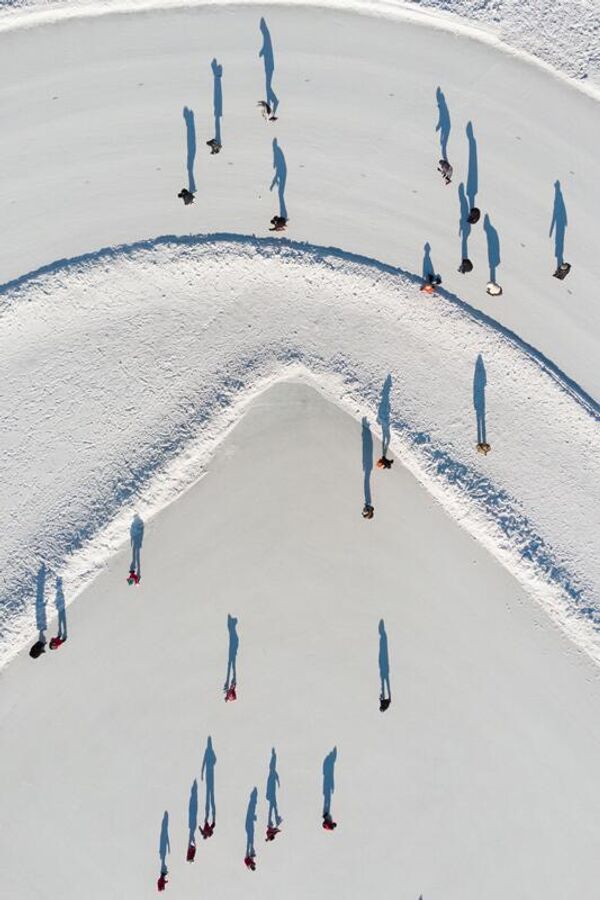 U kategoriji sport -  pojedinačna slika, treće mesto osvojio je foto-reporter Jianfei Ksi iz  Kine fotografijom &quot;Zabava na klizanju&quot;. - Sputnik Srbija