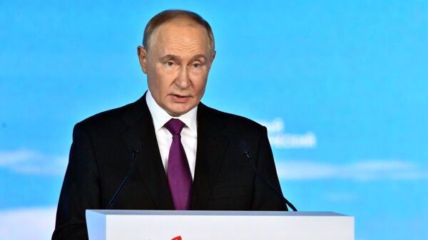 Ruski predsednik Vladimir Putin na Istočnom ekonomskom forumu - Sputnik Srbija