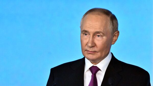 Ruski predsednik Vladimir Putin na Istočnom ekonomskom forumu - Sputnik Srbija