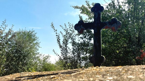 Sveti arhijerejski sabor Srpske pravoslavne crkve 30.maja 1954. godine donosi odluku o prenošenju moštiju Svetog kneza Lazara u njegov manastir Ravanicu. Ova odluka se sprovodi tek 1988. povodom proslave šestogodišnjice Kosovske bitke - Sputnik Srbija