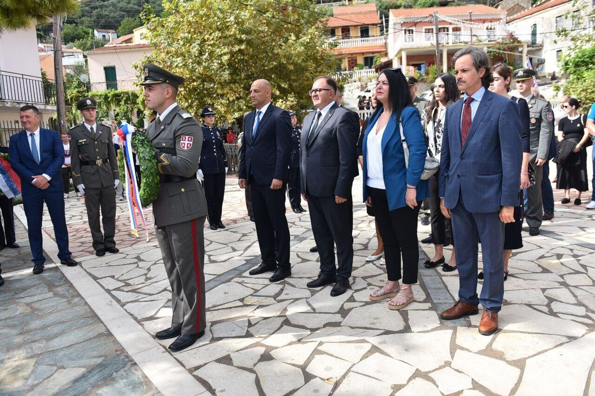 Državni sekretar Ministarstva za rad Zoran  Antić, srpski ambasador u Grčkoj Nikola Nedeljković, unuka Janisa Janulisa, i predstavnik grada Krfa - Sputnik Srbija, 1920, 25.09.2024