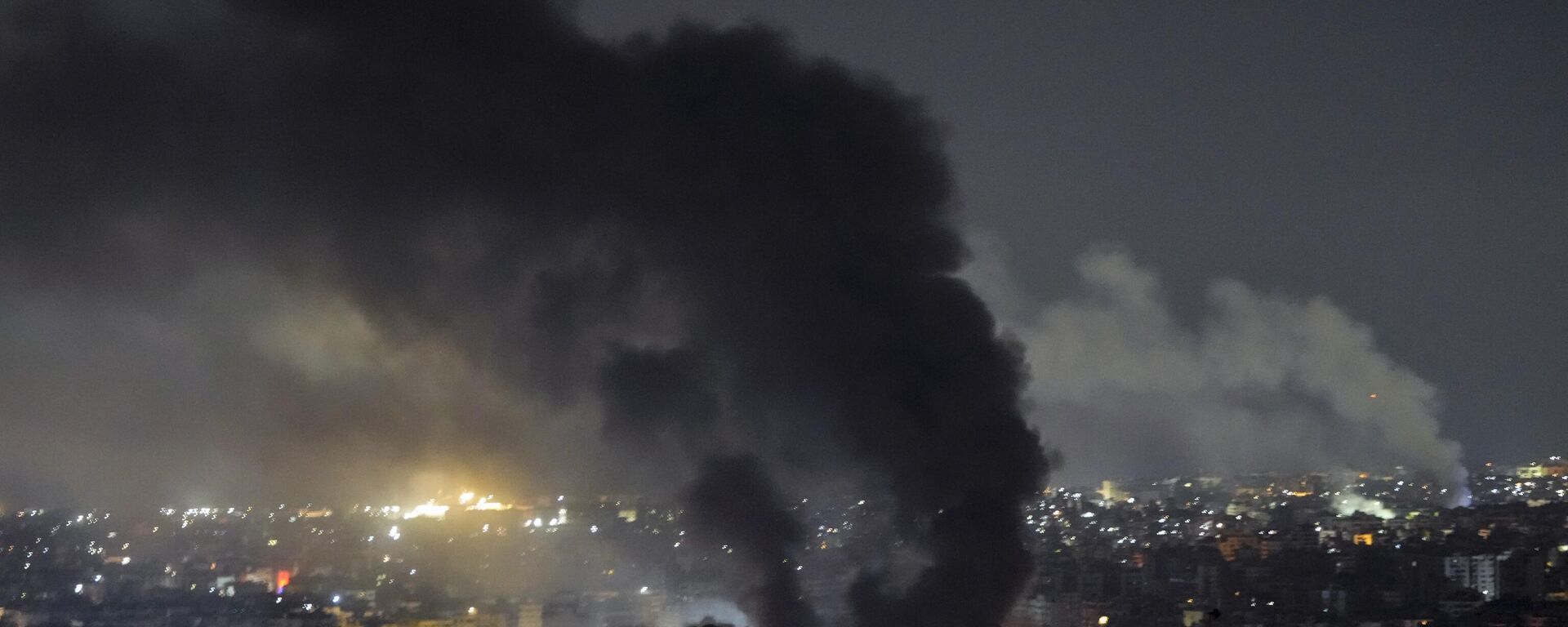 Smoke rises from Israeli airstrikes in Beirut's southern suburbs, Lebanon, Saturday, Sept. 28, 2024.  - Sputnik Србија, 1920, 30.09.2024