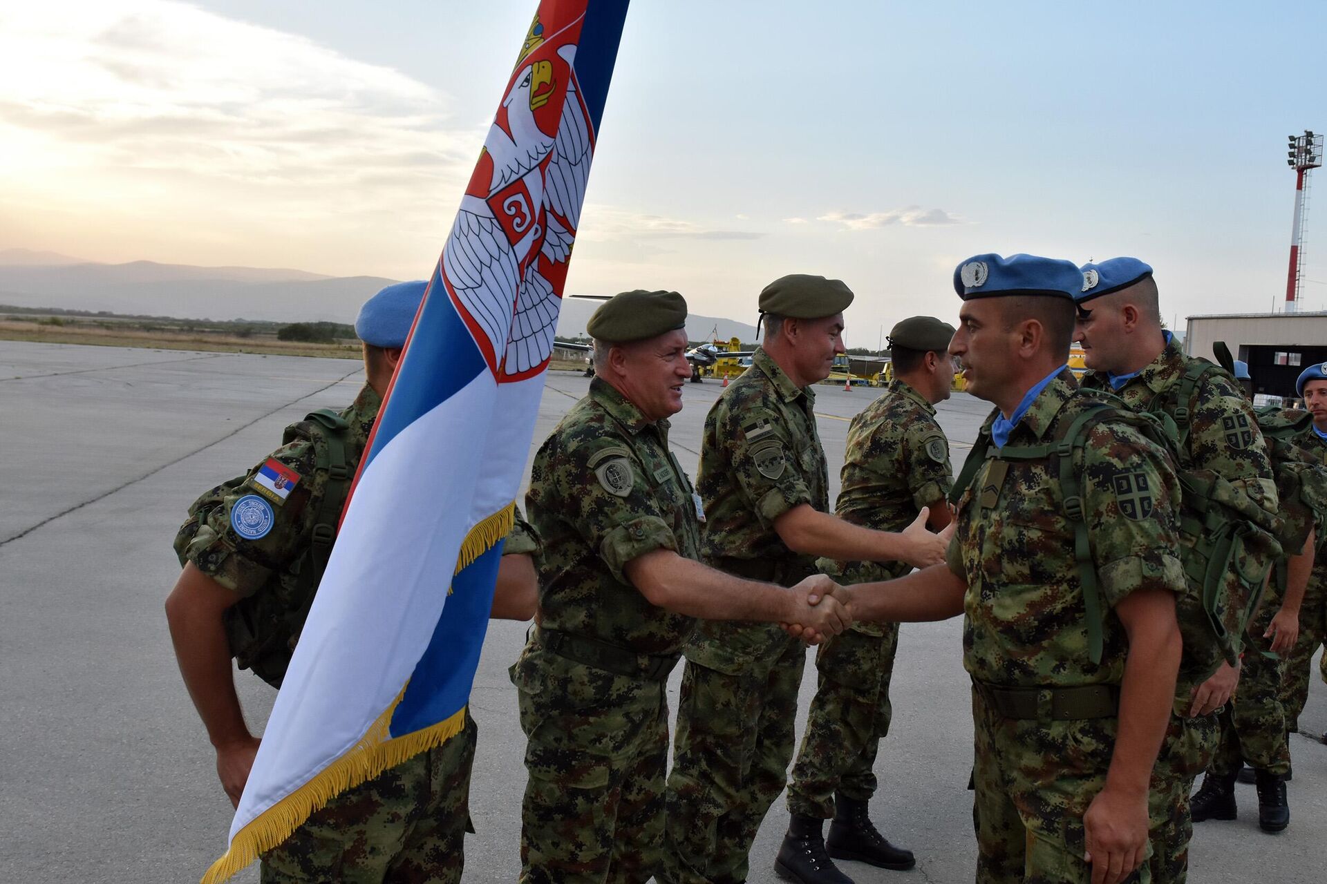 Prethodna jedinica Vojske Srbije iz sastava Komande za obuku koja je učestvovala u mirovnoj operaciji Ujedinjenih nacija u Libanu po povratku u Srbiju, nakon uspešno završenog angažovanja - Sputnik Srbija, 1920, 02.10.2024