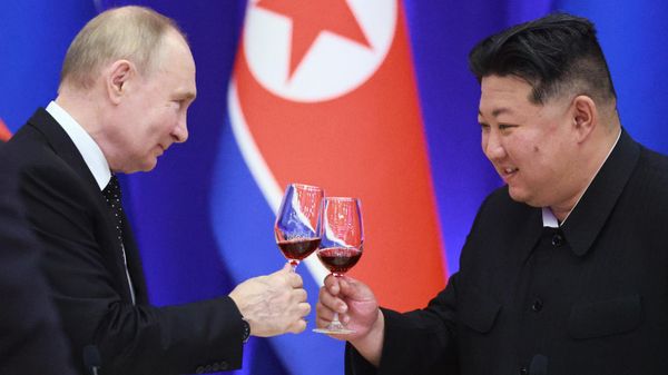 Prezident RF Vladimir Putin i predsedatelь gosudarstvennыh del Koreйskoй Narodno-Demokratičeskoй Respubliki Kim Čen Ыn (sprava) gosudarstvennogo priema, KNDR - Sputnik Srbija
