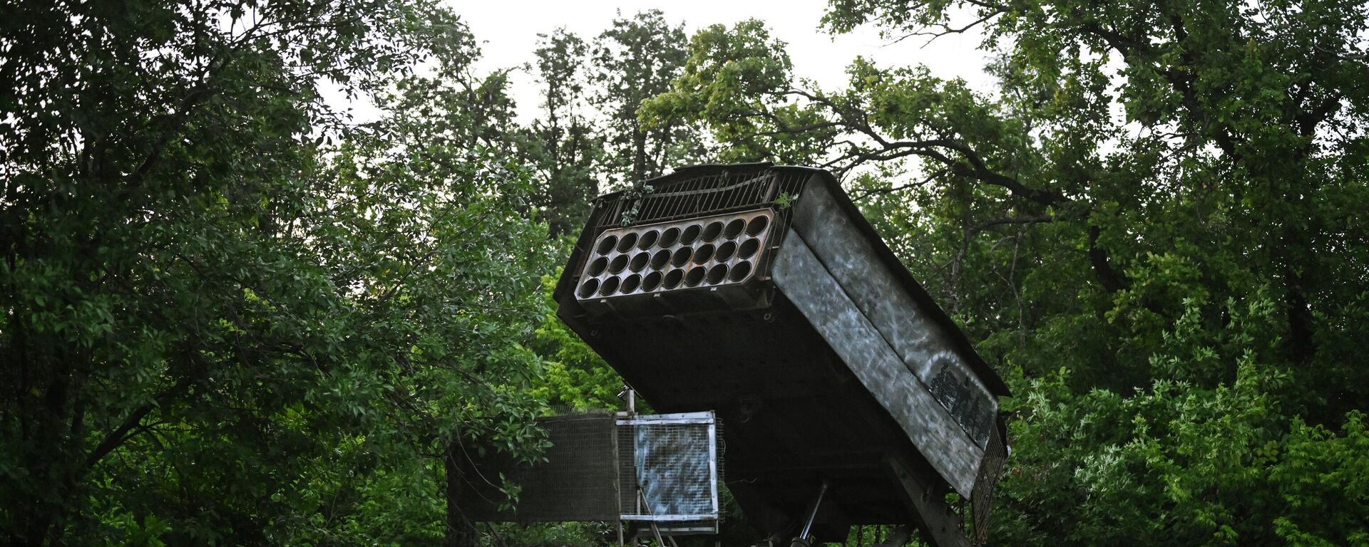 Raketni sistem TOS-1A Soncepjok u zoni specijalne vojne operacije - Sputnik Srbija, 1920, 13.11.2025