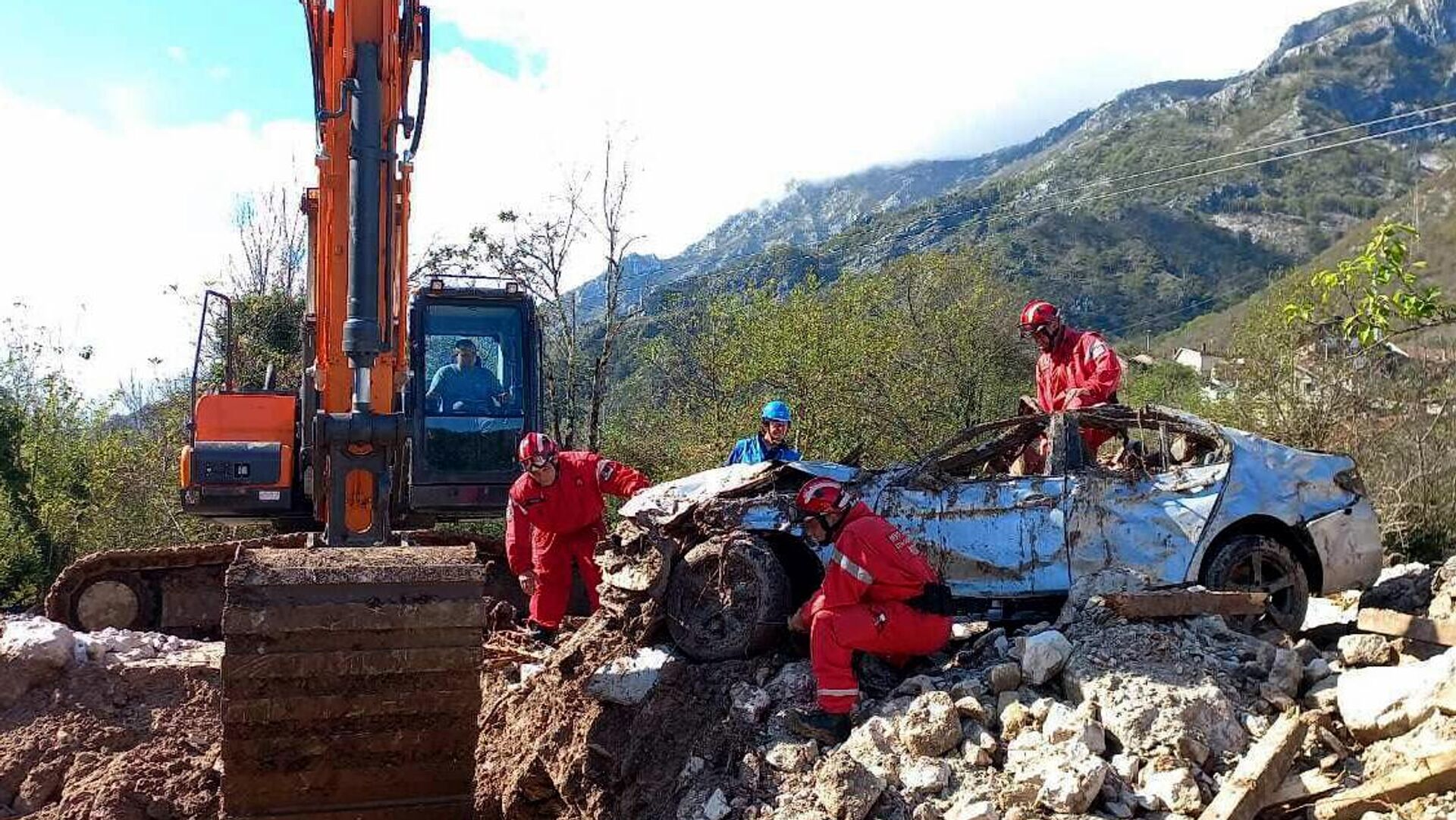 Specijalistički timovi Srbije, Srpske i Crne Gore pronašli telo još jedne žrtve poplava u BiH. - Sputnik Srbija, 1920, 10.10.2024