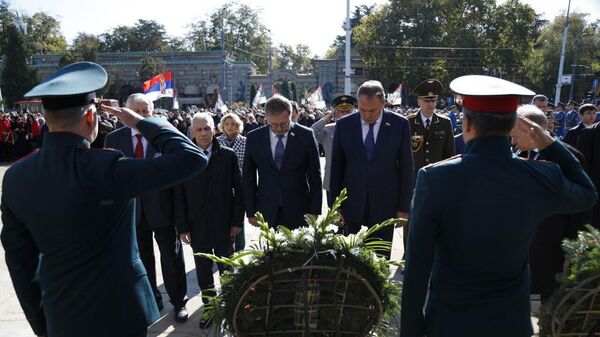 Полагање венаца у Спомен комплексу „Гробље ослободилаца Београда“ поводом осам деценија од ослобођења престонице. - Sputnik Србија