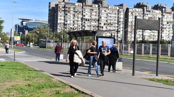 Do nove autobuske stanice, pored sopstvenog prevoza, građani će moći da stignu i tramvajem, autobusom ili BG vozom. U neposrednoj blizini staju tramvaji 7, 9,11 i 13, kao i brojne autobuske linije: 85, 89, 94, 95, 600, E6, a do nove beogradske autobuske stanice brzo ćete doći i ako koristite autobuse gradskog prevoza 60, 60L, 67, 93 i EKO1. - Sputnik Srbija