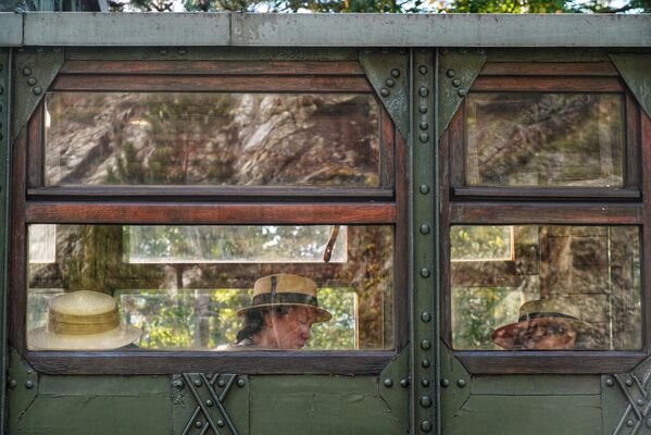 Nedaleko od stanice Mokra Gora smešteno je filmsko selo u etno stilu proslavljenog svetskog reditelja Emira Kusturice nazvanog Drvengrad sa pogledom na stanicu i prugu šarganske osmice.Mokra Gora je spojena prugom, 2011. godine, sa Višegradom čije znamenitosti predstavljaju stari kameni most iz 1577. godine, kao i Kamengrad podignut u čast nobelovca Ive Andrića. - Sputnik Srbija