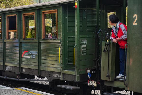 U letnjoj sezoni saobraća od aprila do oktobra, a u zimskoj od 25. decembra do 25. januara. - Sputnik Srbija